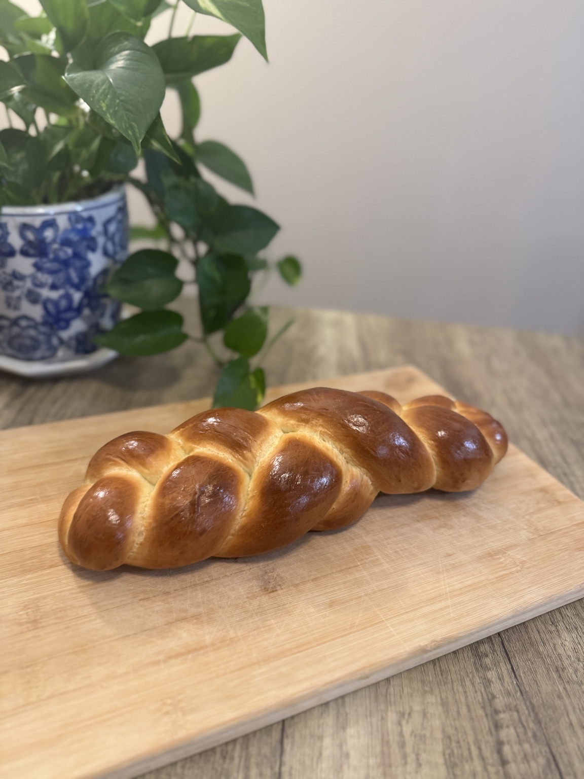 Glossy braided brioche
